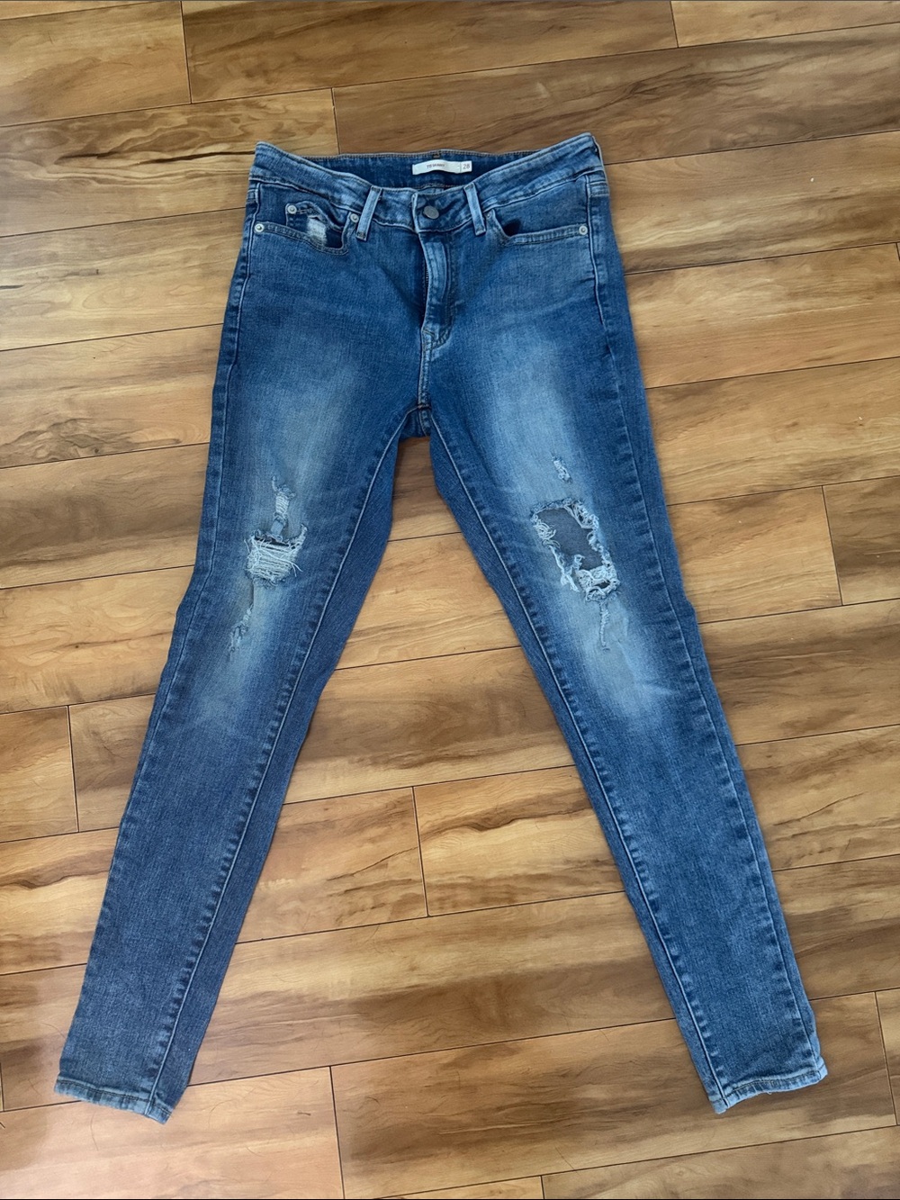 Women’s Levi 711 Skinny Jeans